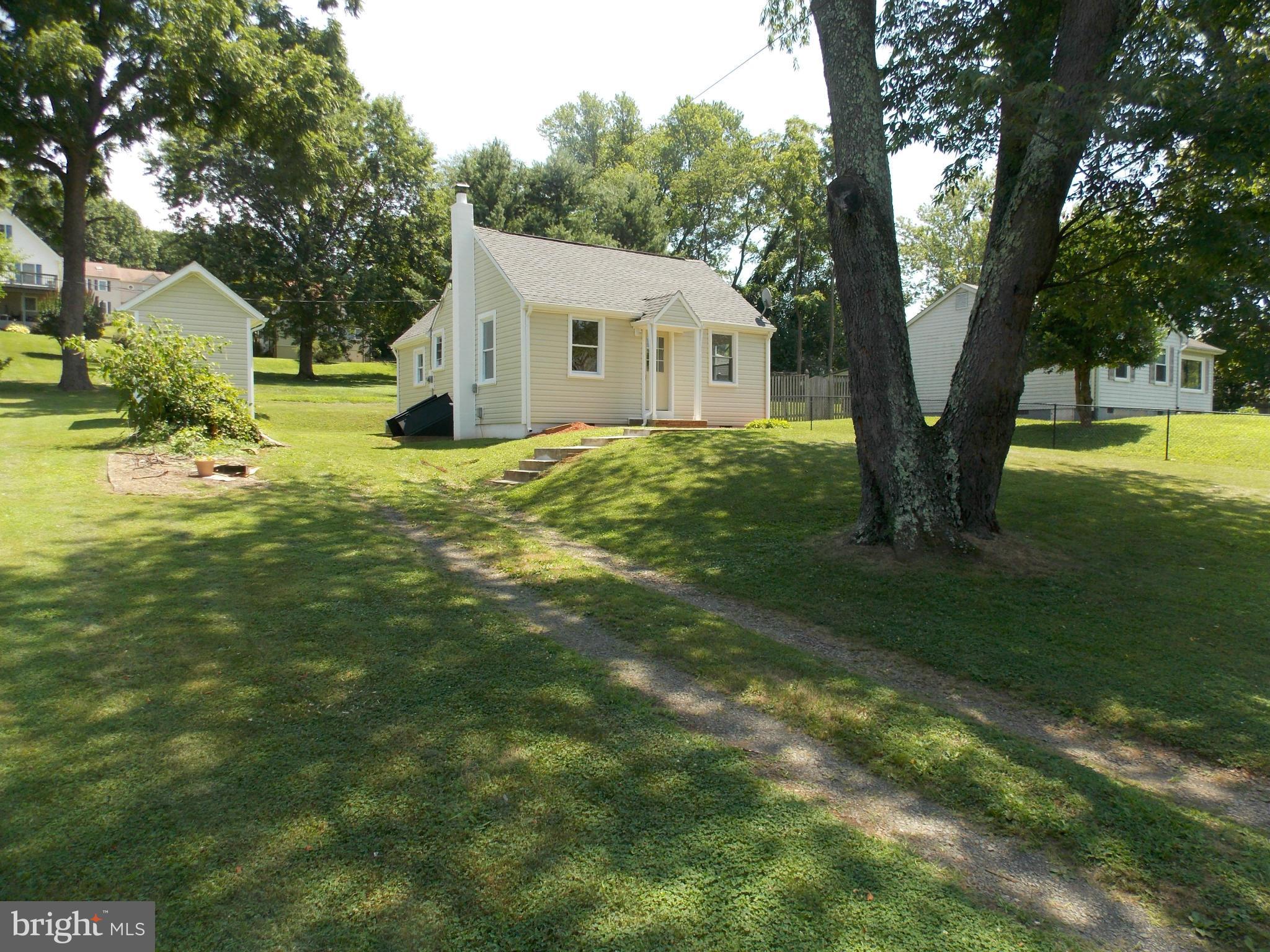 39 Frazier Road Warrenton, VA 20186 - Photo 5 of 14 Exterior (Front)