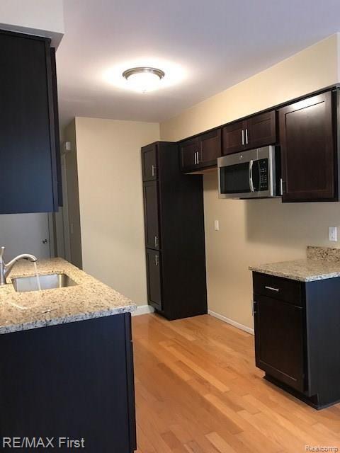 70 Pine Tree Ridge, Unit 3 Waterford, MI 48327 - Photo 9 of 27 IMG_1009.JPG