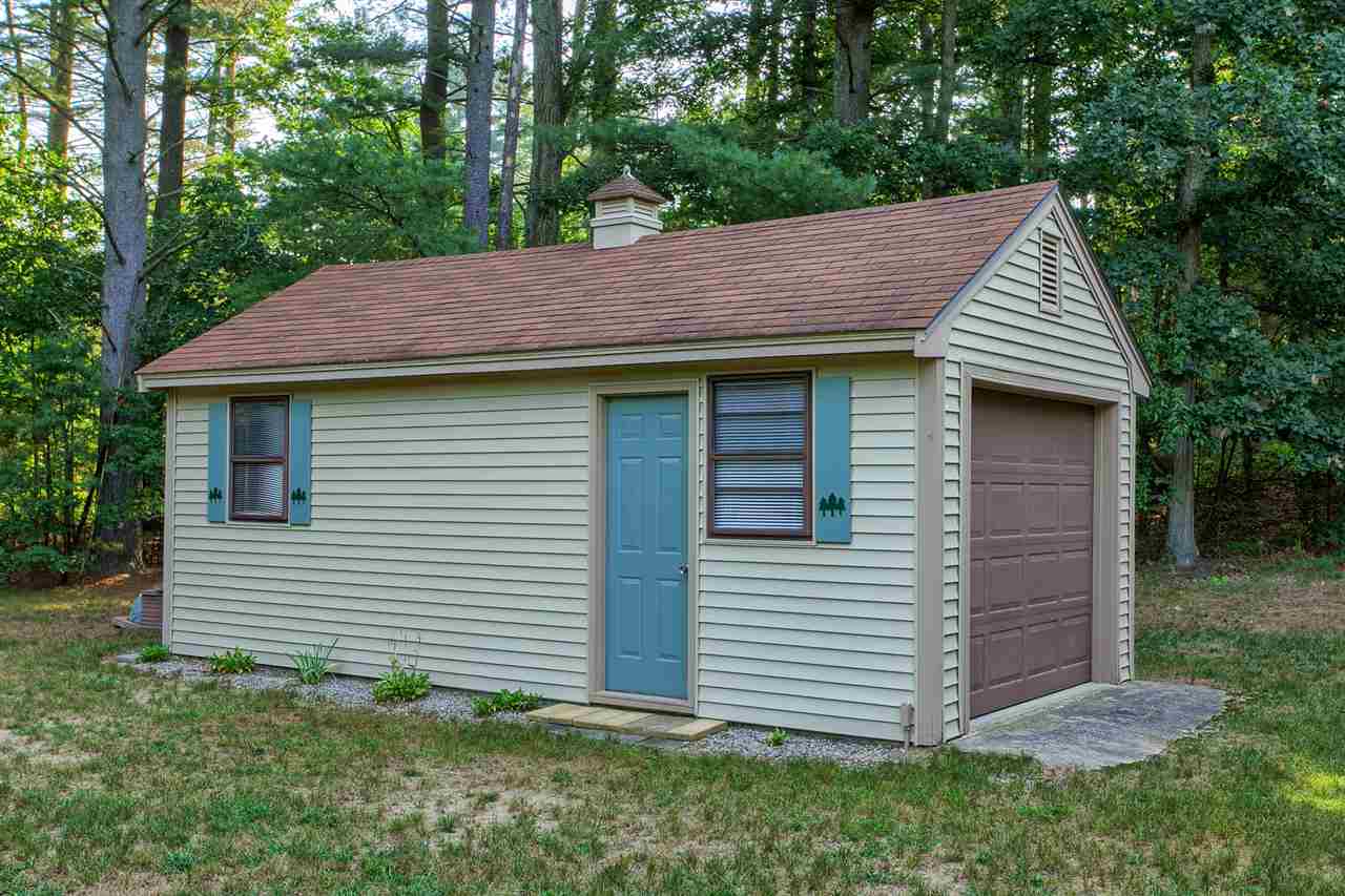4 Simpson Road Pelham, NH 03076 - Photo 15 of 40