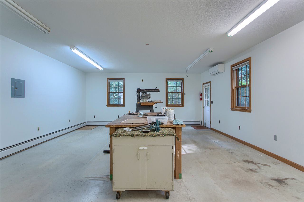 4 Simpson Road Pelham, NH 03076 - Photo 23 of 40