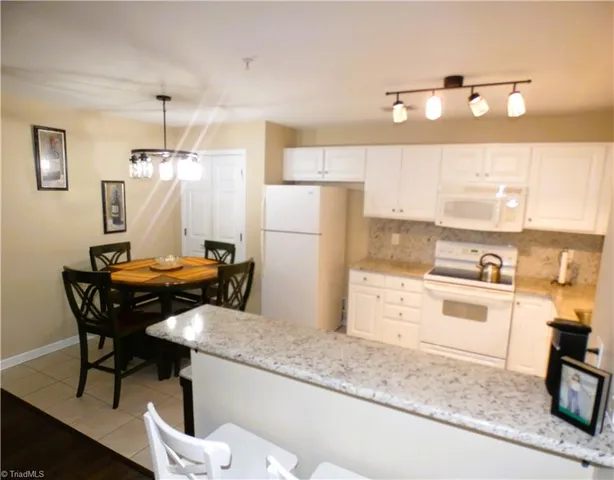 $230,000 | 6941 Hanesbrook Circle, Unit 301, Clemmons, NC 27012