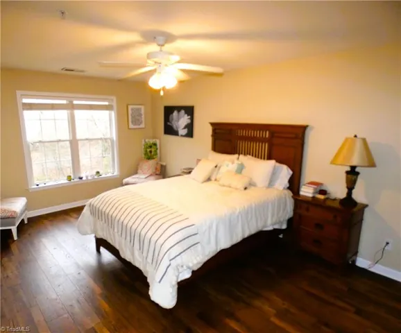 $230,000 | 6941 Hanesbrook Circle, Unit 301, Clemmons, NC 27012