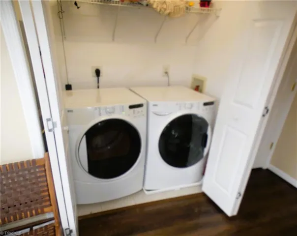 $230,000 | 6941 Hanesbrook Circle, Unit 301, Clemmons, NC 27012