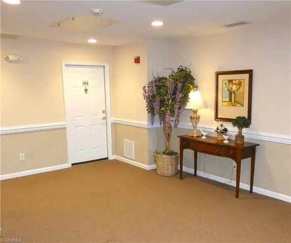 $230,000 | 6941 Hanesbrook Circle, Unit 301, Clemmons, NC 27012