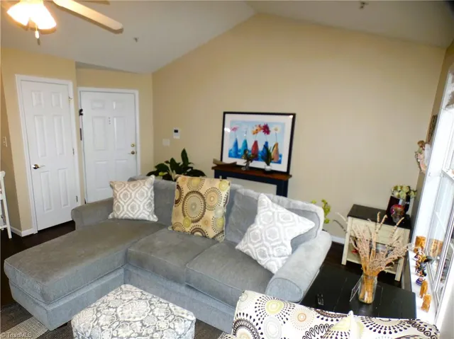 $230,000 | 6941 Hanesbrook Circle, Unit 301, Clemmons, NC 27012