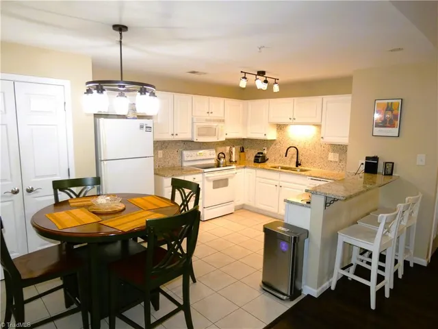 $230,000 | 6941 Hanesbrook Circle, Unit 301, Clemmons, NC 27012