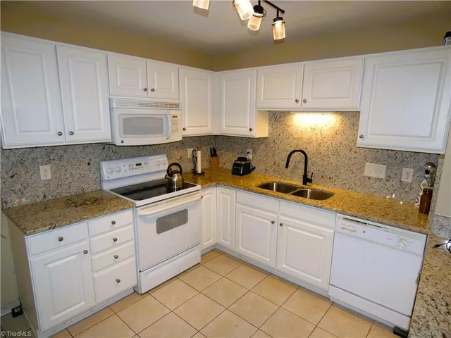 $230,000 | 6941 Hanesbrook Circle, Unit 301, Clemmons, NC 27012