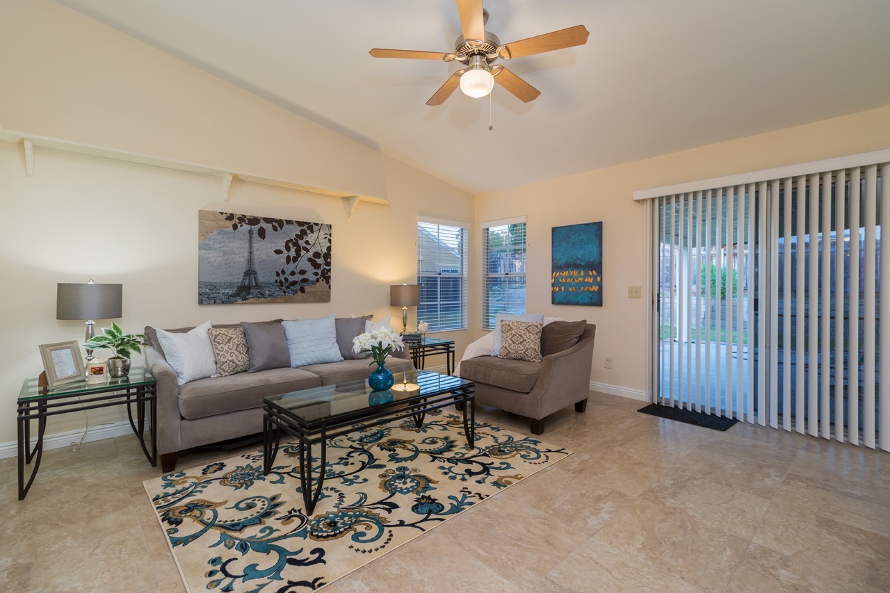 686 Hollowglen Road Oceanside, CA 92057 - Photo 2 of 17
