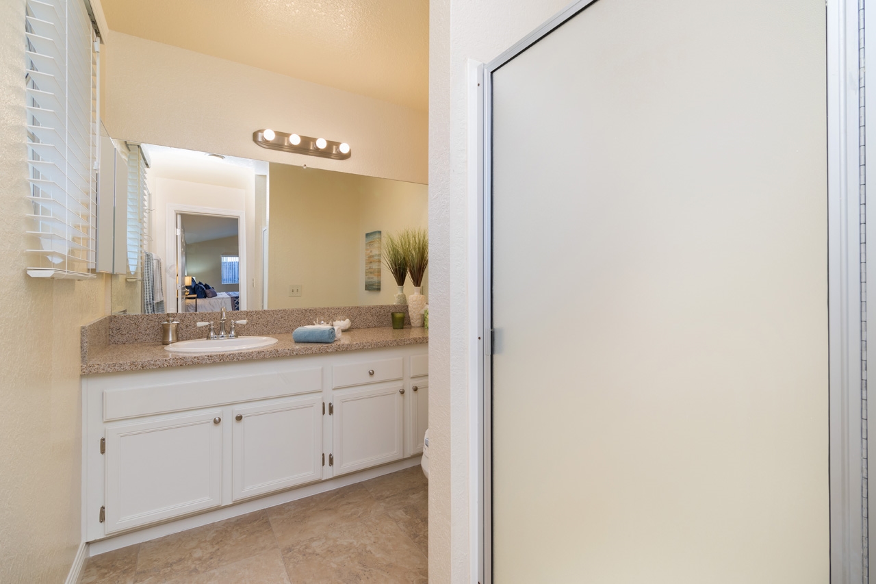 686 Hollowglen Road Oceanside, CA 92057 - Photo 12 of 17