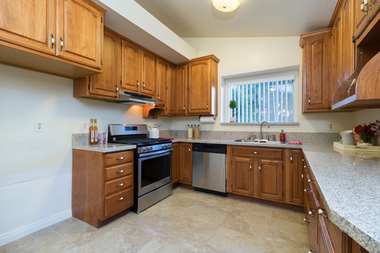 686 Hollowglen Road Oceanside, CA 92057 - Photo 5 of 17