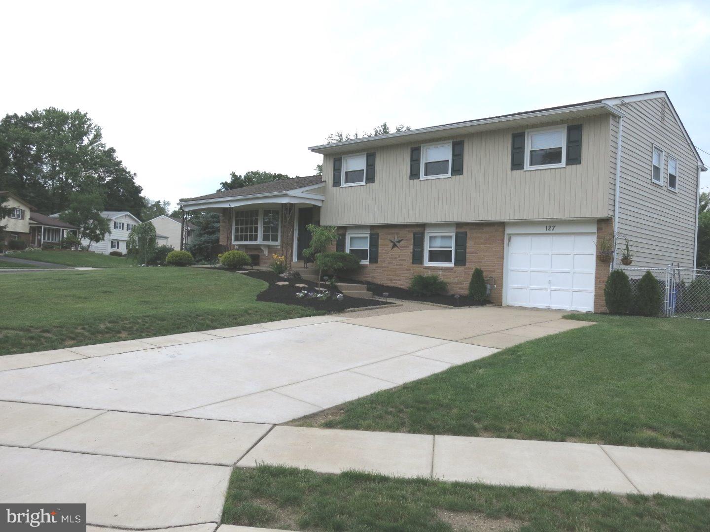 127 Paul Road Yardley, PA 19067 - Photo 2 of 25 Driveway