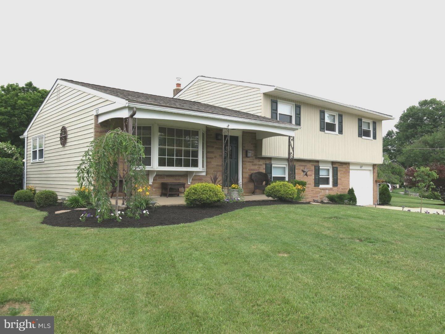 127 Paul Road Yardley, PA 19067 - Photo 3 of 25 Side Yard