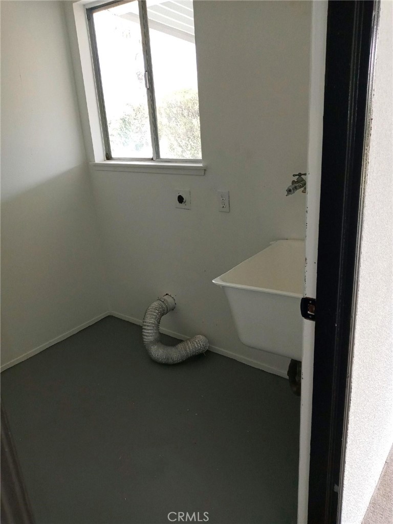 860 South Alessandro Street Hemet, CA 92543 - Photo 10 of 13 a small space with a window