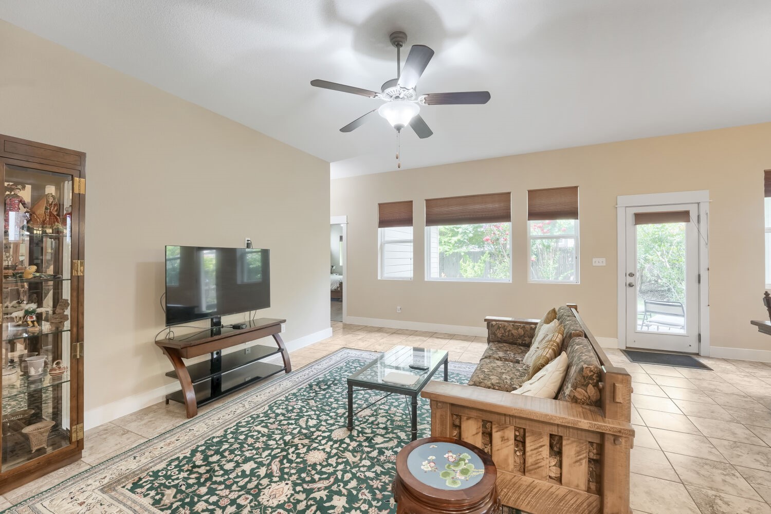 805 Waterfall Way Austin, TX 78753 - Photo 10 of 29 Living Area