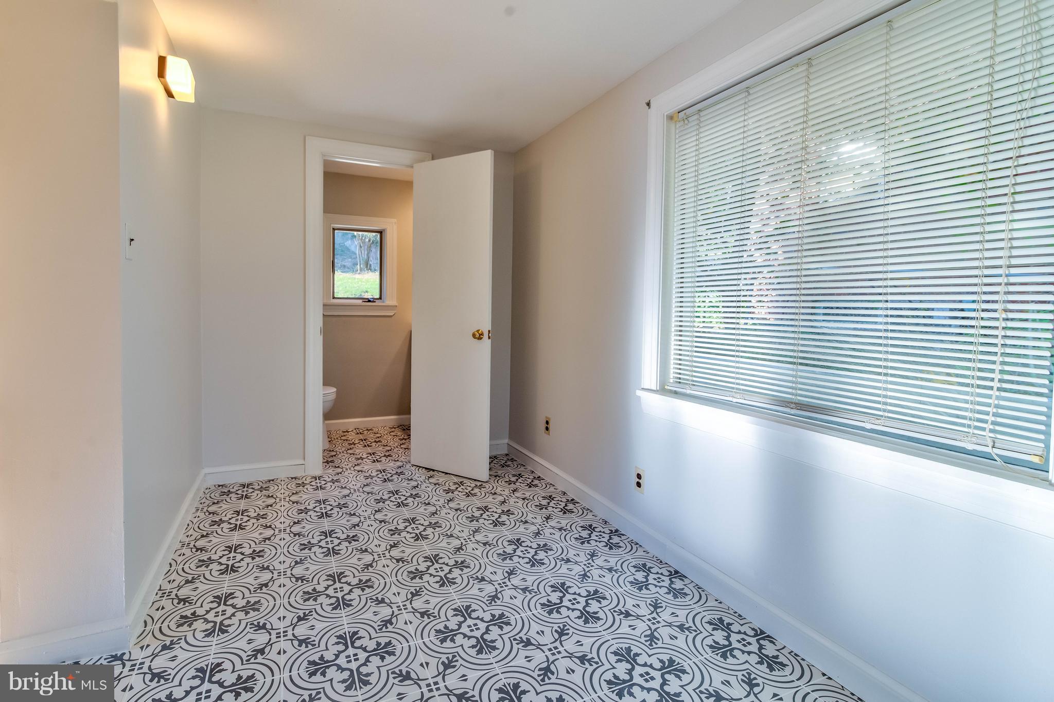 6208 Forest Road Cheverly, MD 20785 - Photo 5 of 21 Sun Room / Mudroom / Half Bath