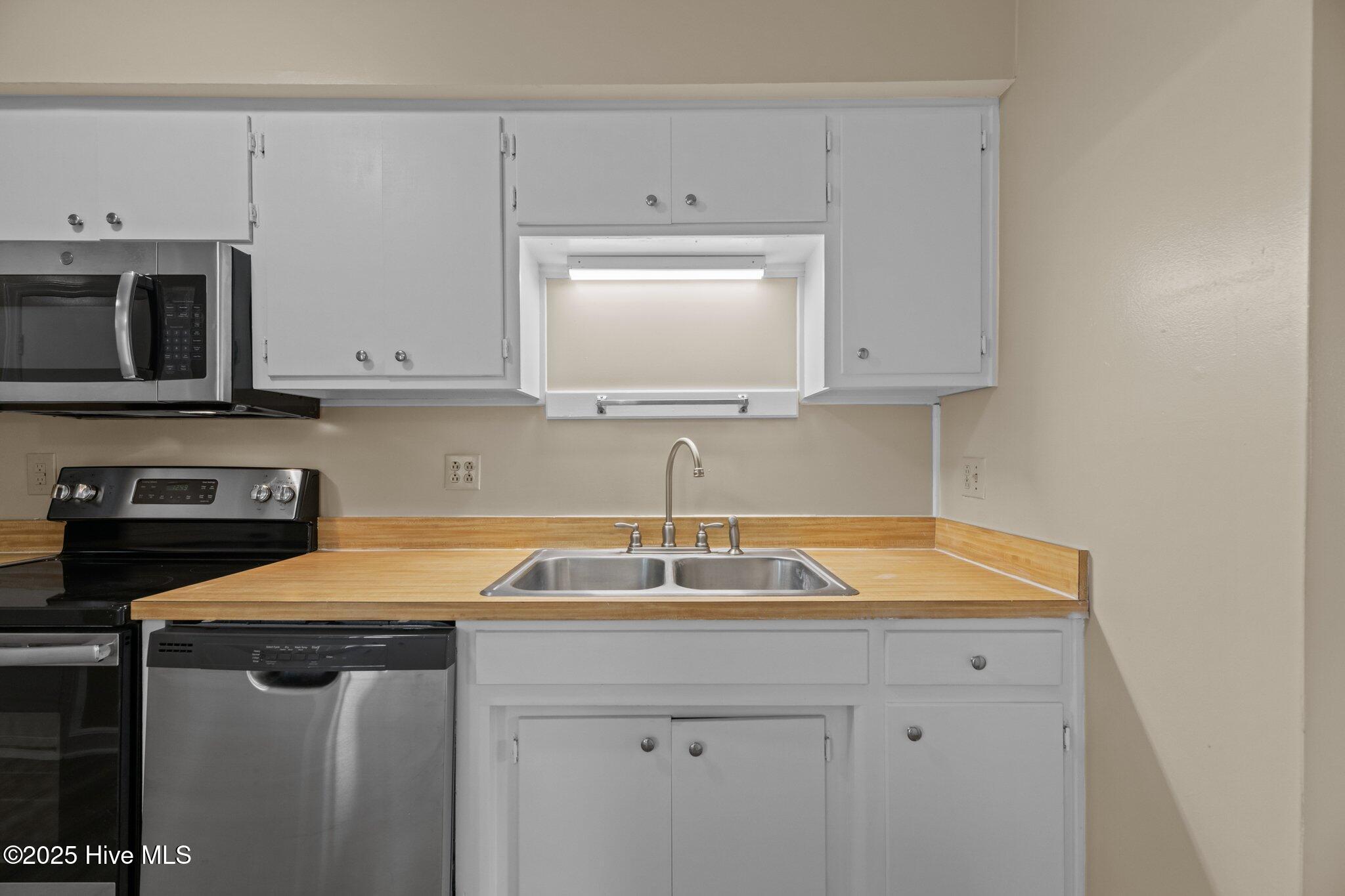 21 Donnell Avenue Havelock, NC 28532 - Photo 12 of 30 12-web-or-mls-DSC_7933