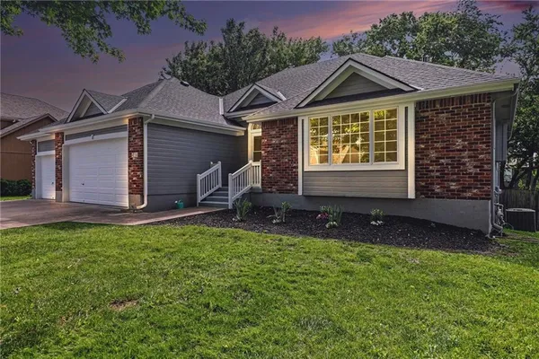$455,000 | 414 Eagle Glen Drive, Raymore, MO 64083