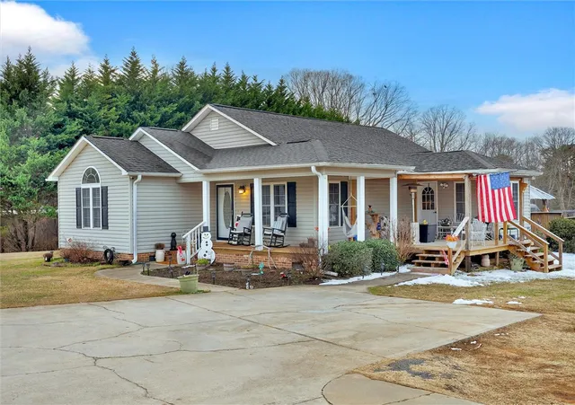 $320,000 | 205 Meadow Ridge Road, Easley, SC 29642