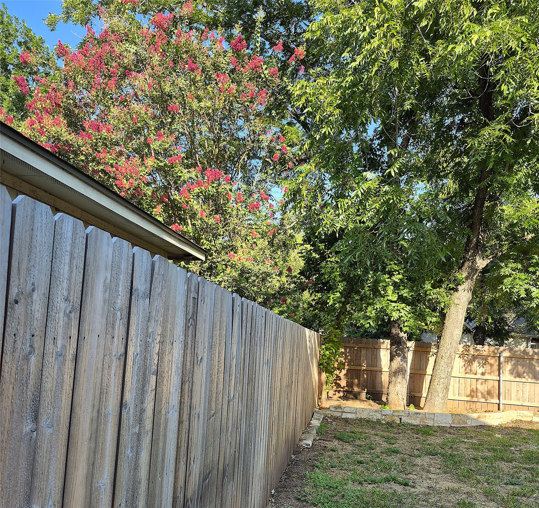 1139 Emmitt Run Austin, TX 78721 - Photo 27 of 30