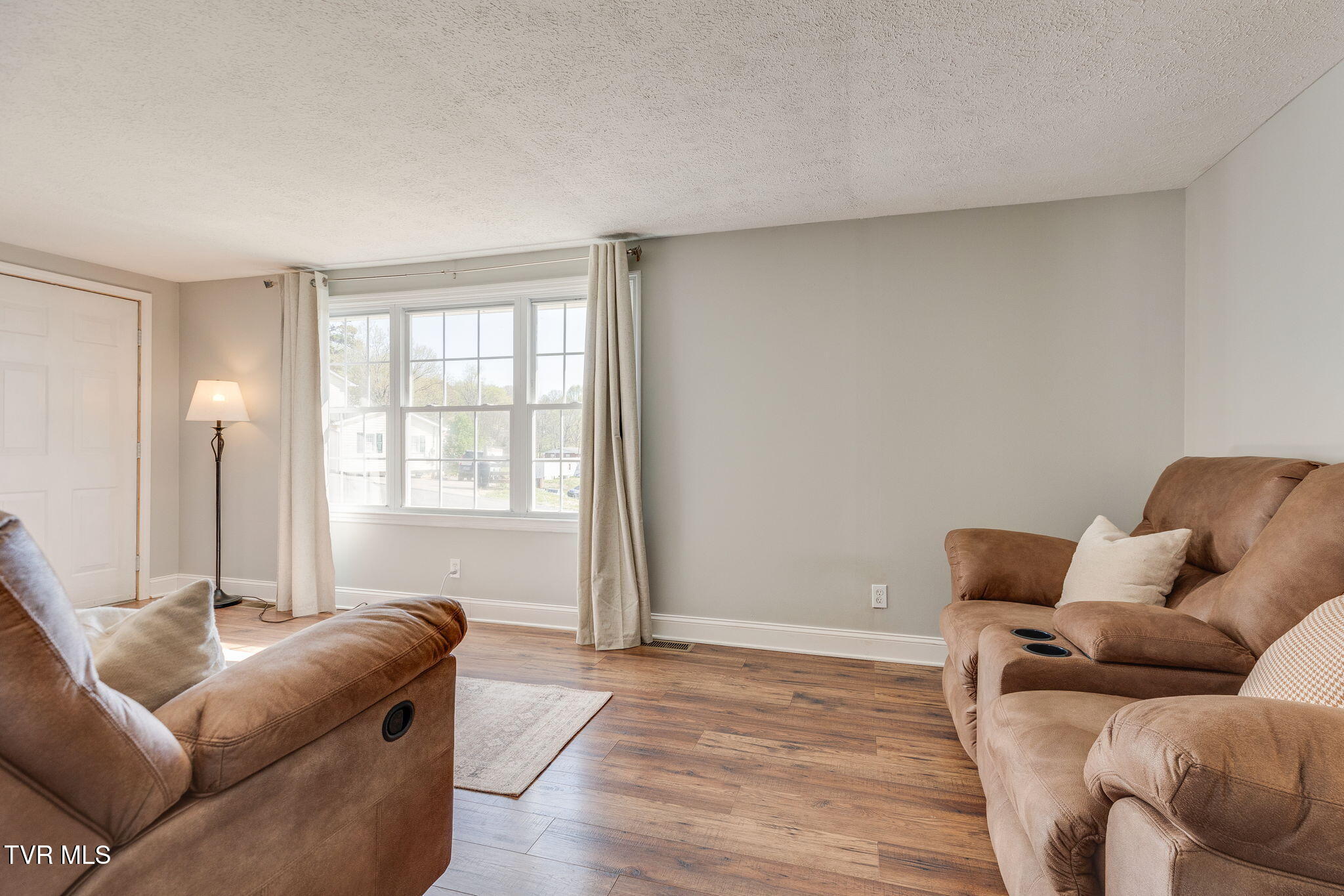 408 Claremont Road Kingsport, TN 37660 - Photo 6 of 25 006