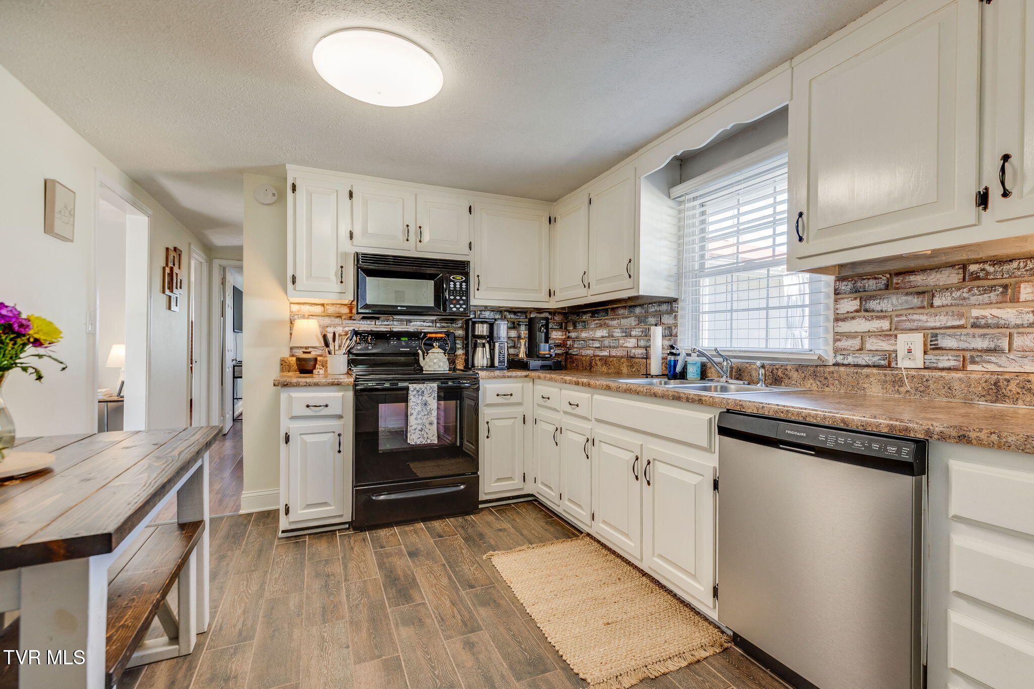 408 Claremont Road Kingsport, TN 37660 - Photo 8 of 25 008