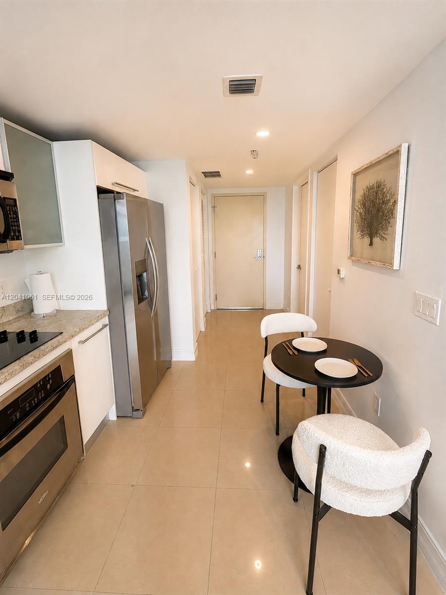 185 Southwest 7th Street, Unit 2706 Miami, FL 33130 - Photo 4 of 7