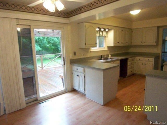2600 Harrison Avenue Rochester, MI 48307 - Photo 4 of 17 zz-mfscnv-Kitchen