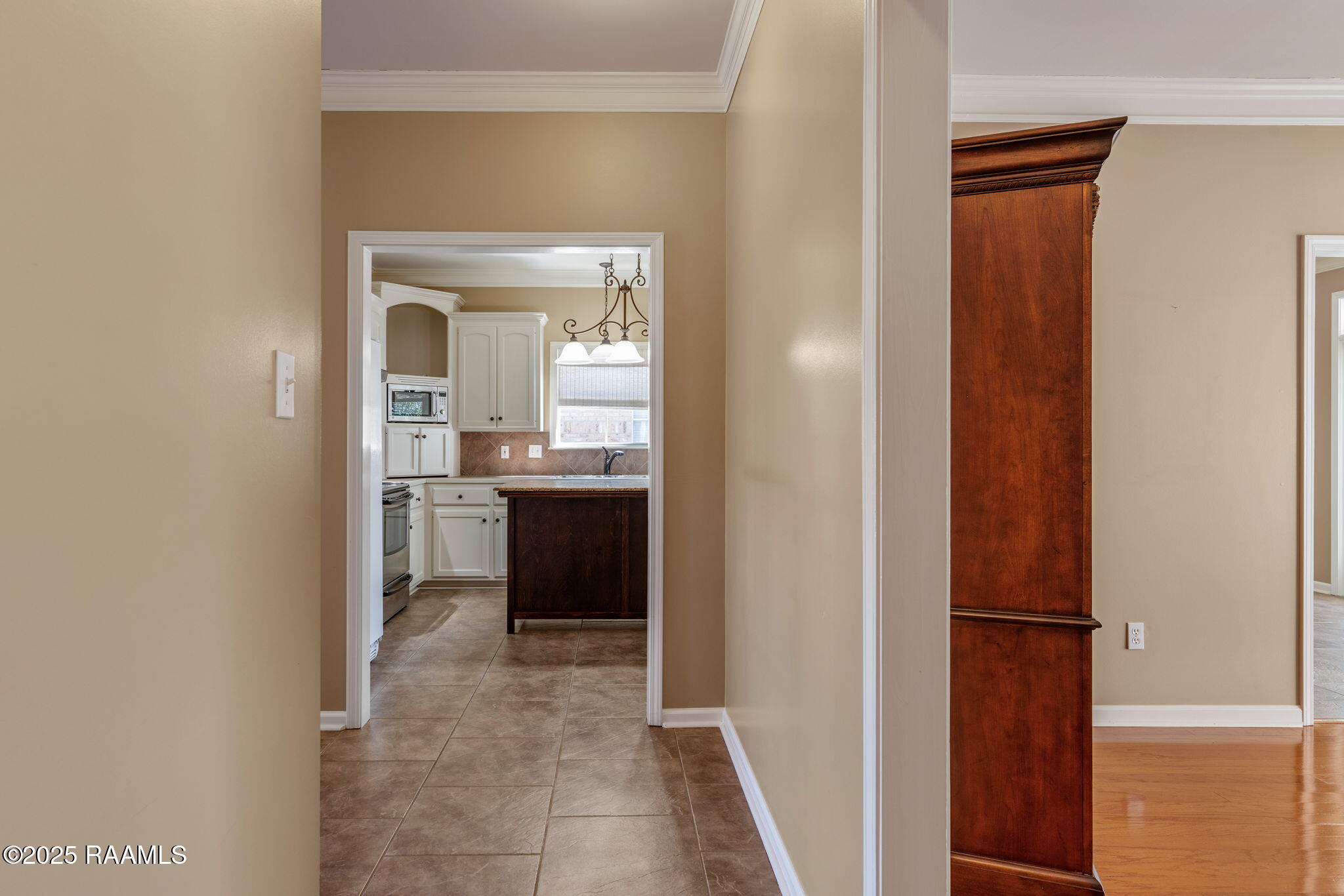 910 Canberra Road Lafayette, LA 70503 - Photo 16 of 25 Hallway