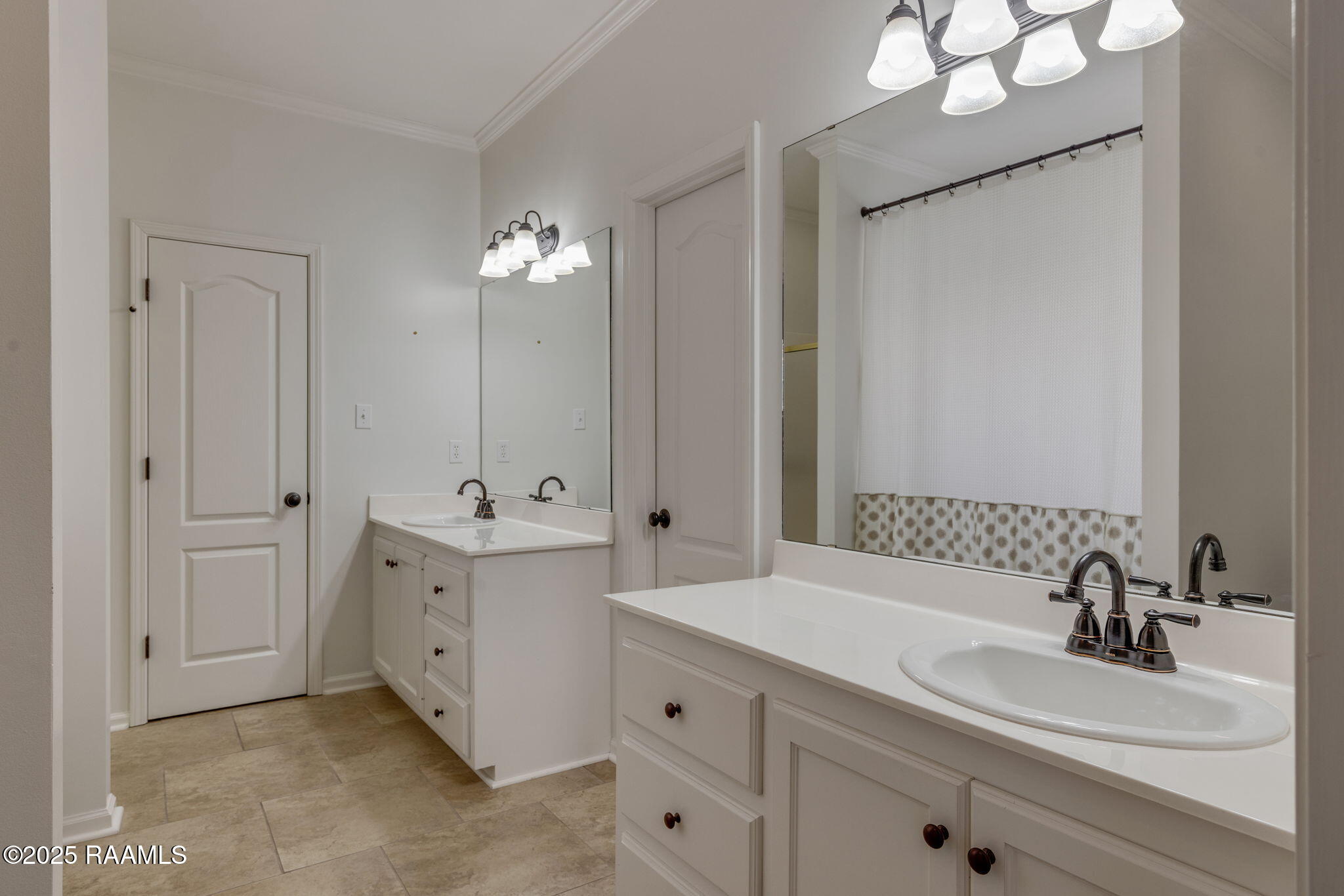 910 Canberra Road Lafayette, LA 70503 - Photo 21 of 25 Primary Bath