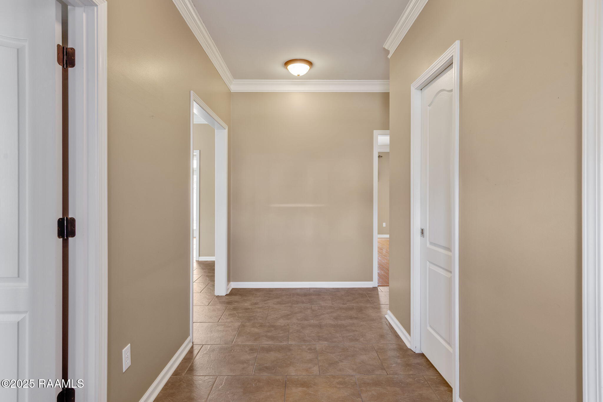910 Canberra Road Lafayette, LA 70503 - Photo 3 of 25 Hallway