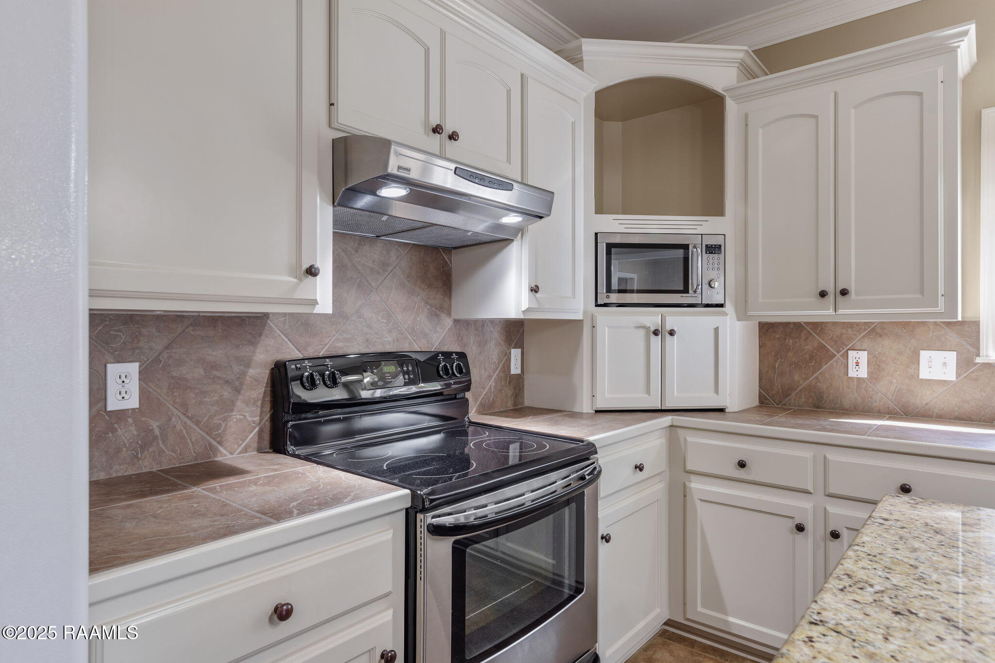 910 Canberra Road Lafayette, LA 70503 - Photo 6 of 25 Kitchen