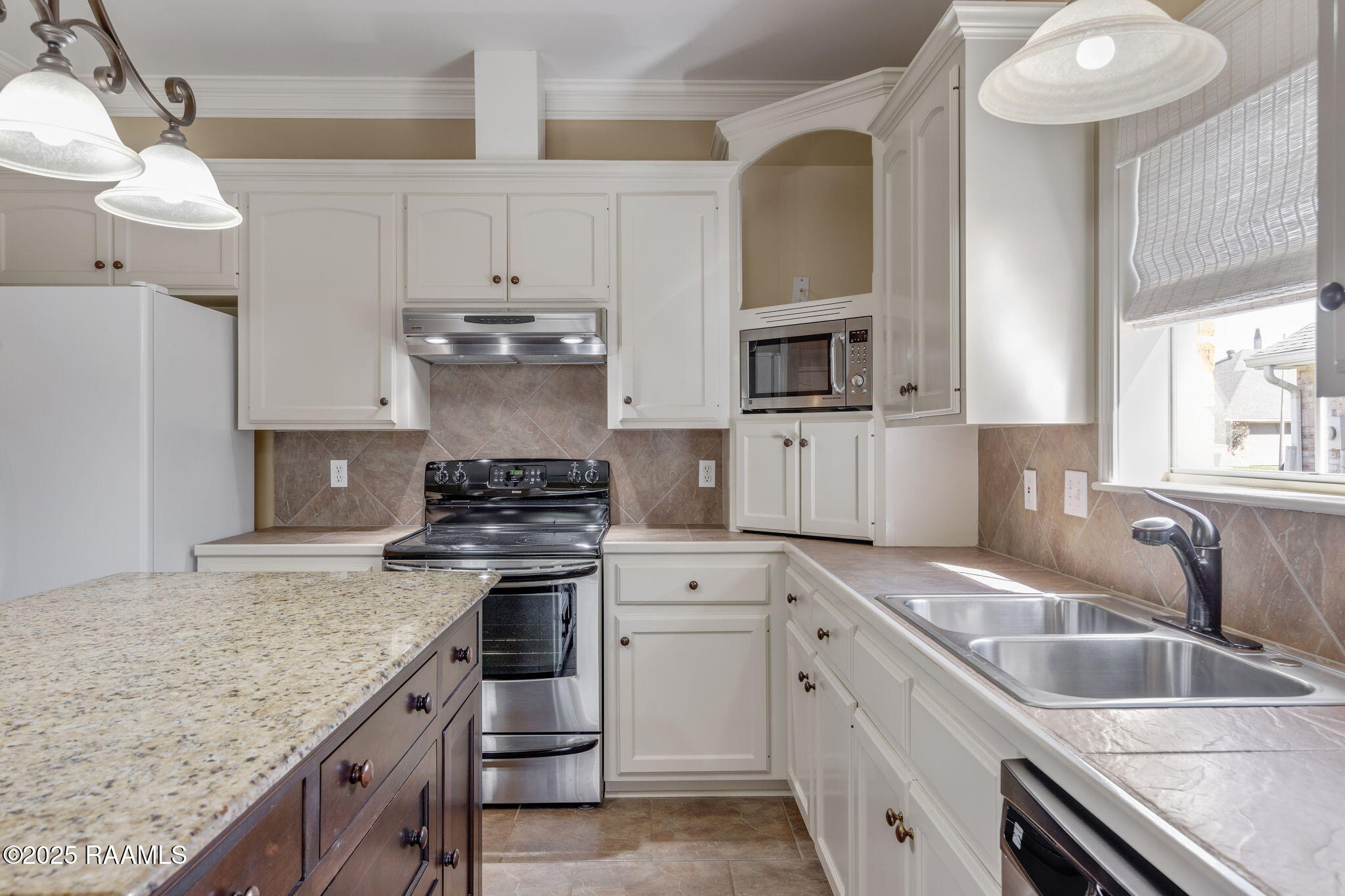910 Canberra Road Lafayette, LA 70503 - Photo 8 of 25 Kitchen