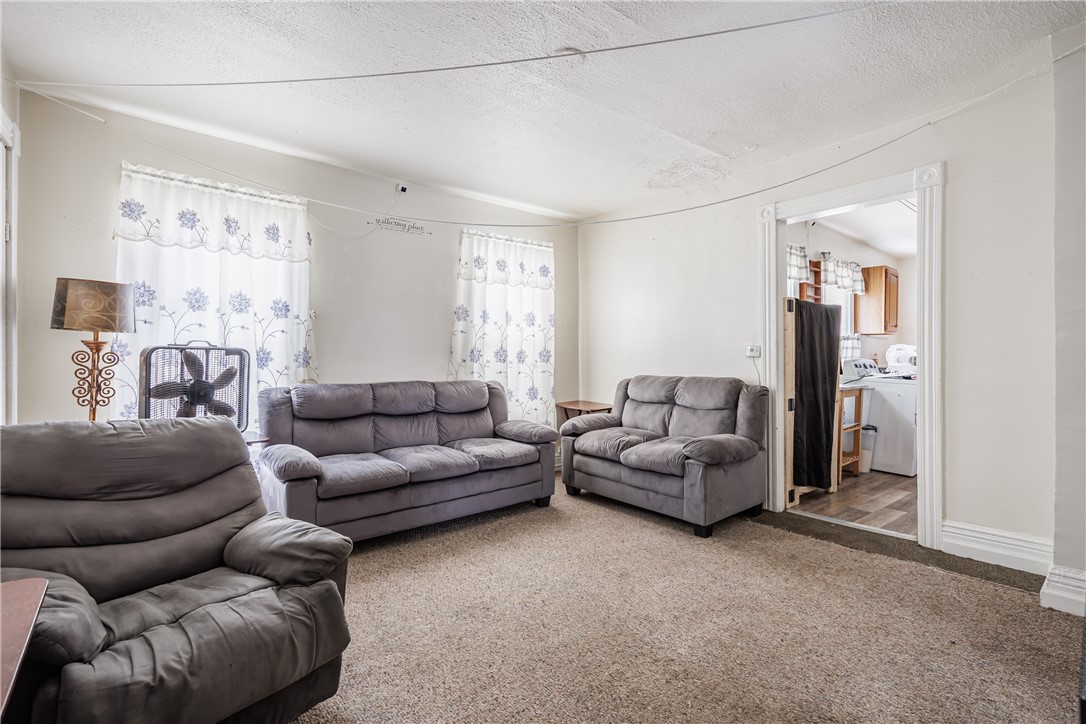 39 Austin Street, Unit 39 Rochester, NY 14606 - Photo 7 of 29 39 up- living room