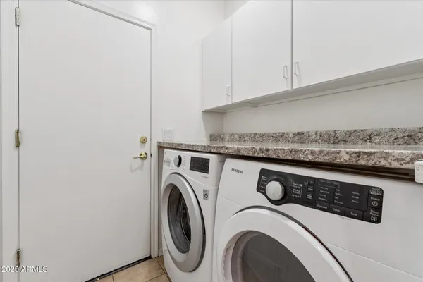 a close up view of washer and dryer