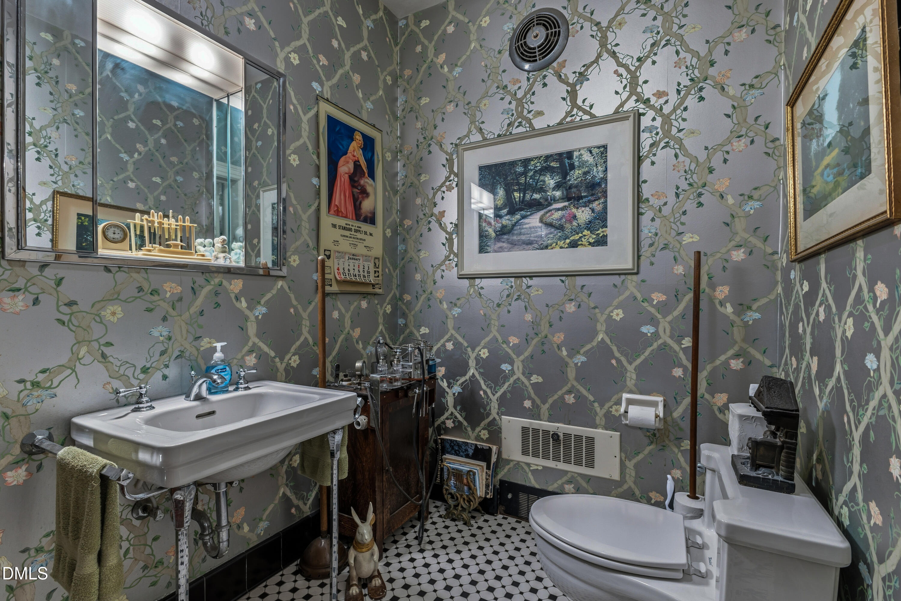 900 Nash Street North Wilson, NC 27893 - Photo 39 of 99 a bathroom with a sink a toilet and a mirror