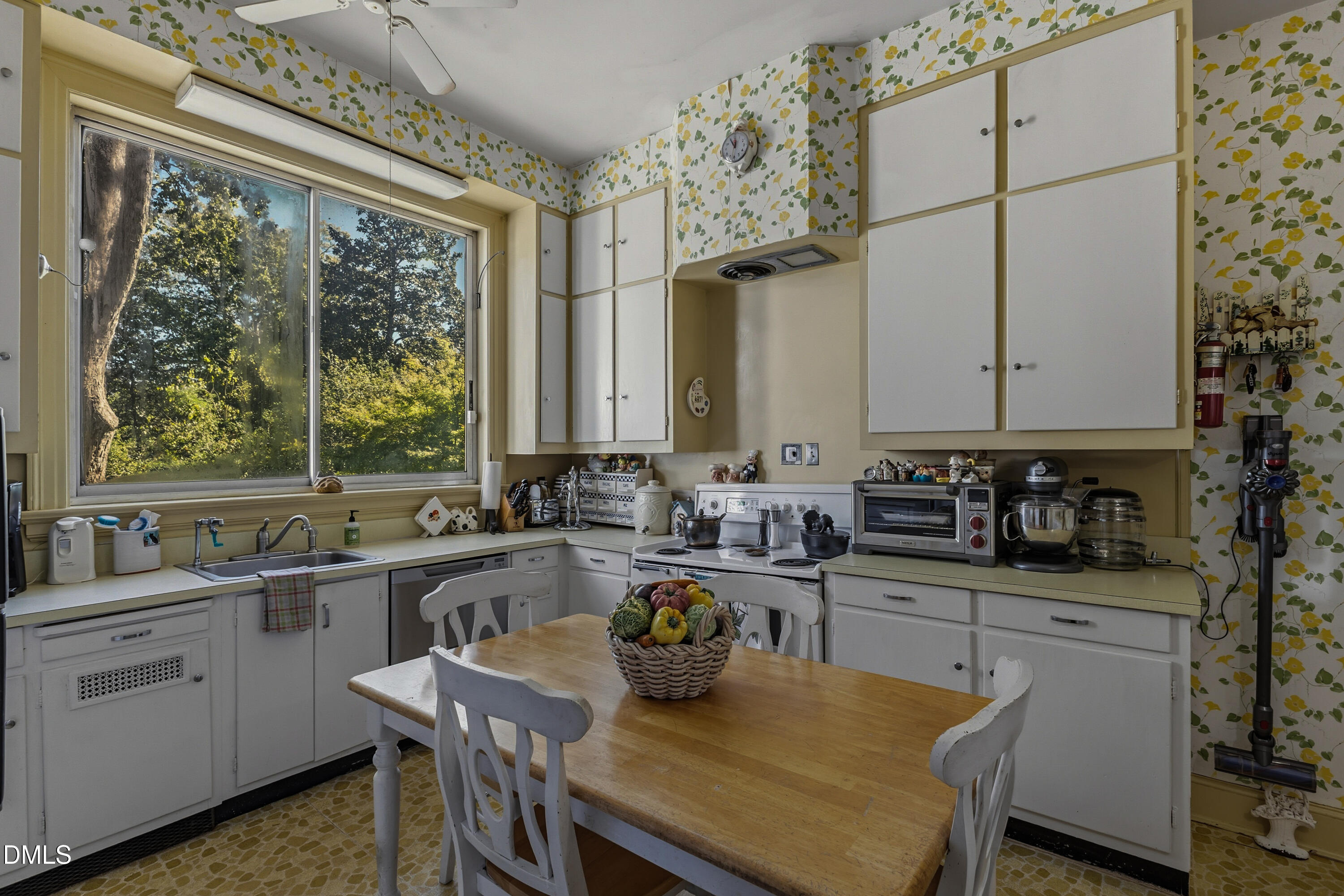 900 Nash Street North Wilson, NC 27893 - Photo 40 of 99 a kitchen with sink a window and chairs