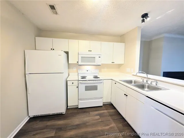 $1,300 | 302 Bubble Creek Court, Unit 2, Fayetteville, NC 28311