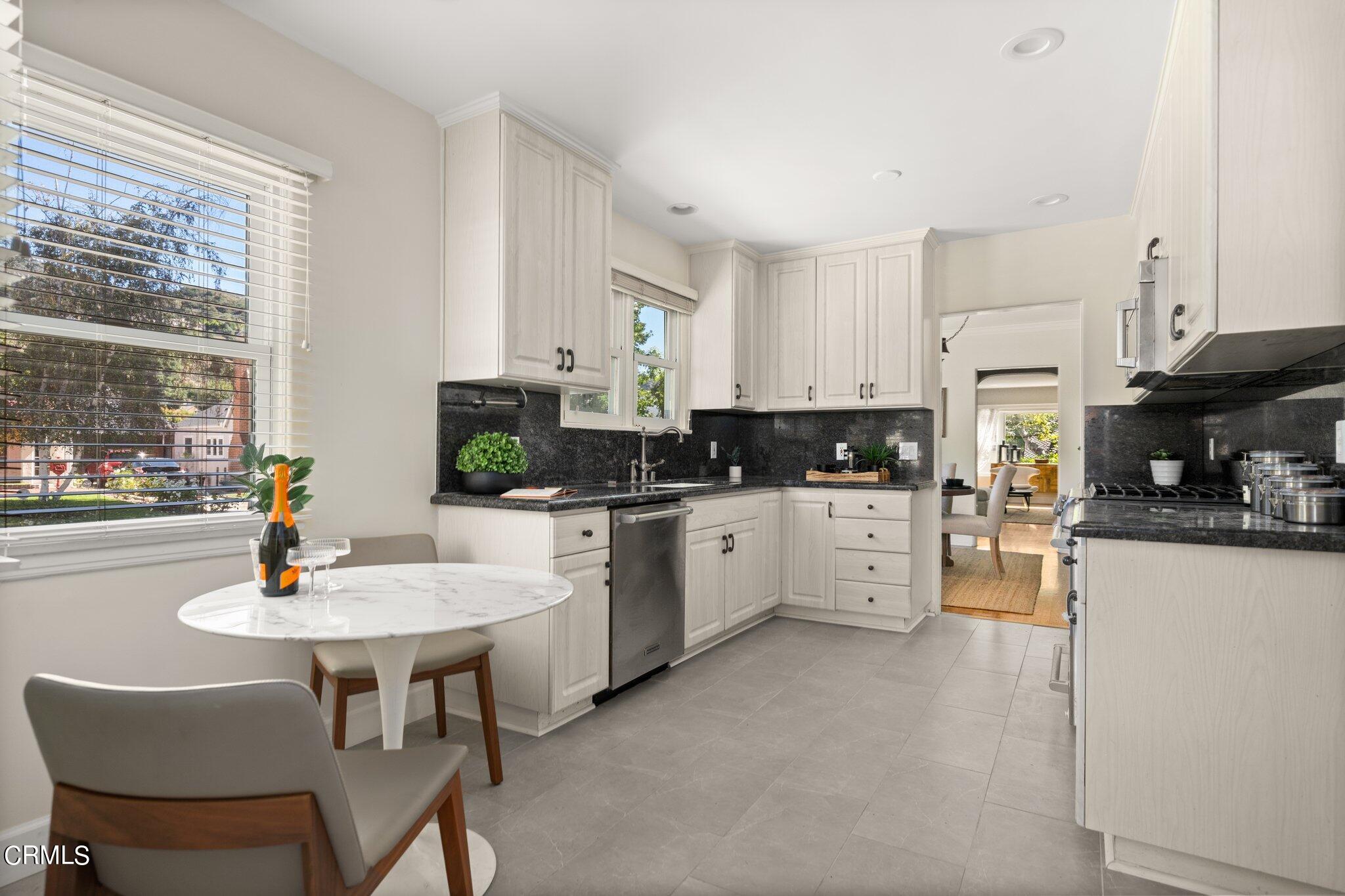 2405 Sylvan Lane Glendale, CA 91208 - Photo 14 of 43 FLX07536