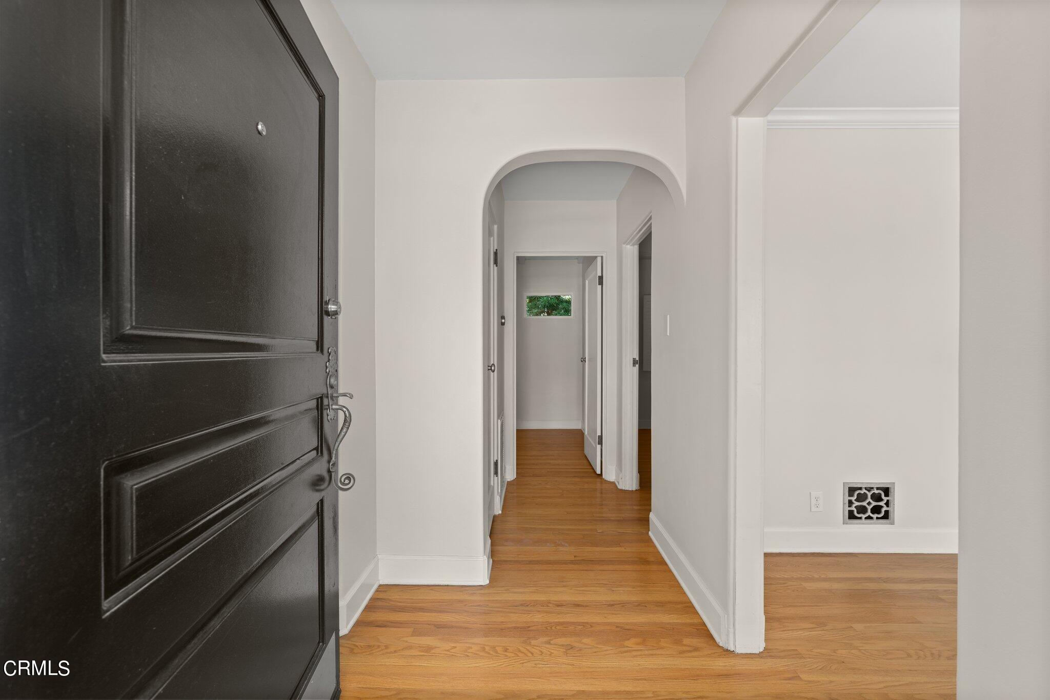 2405 Sylvan Lane Glendale, CA 91208 - Photo 3 of 43 FLX07214