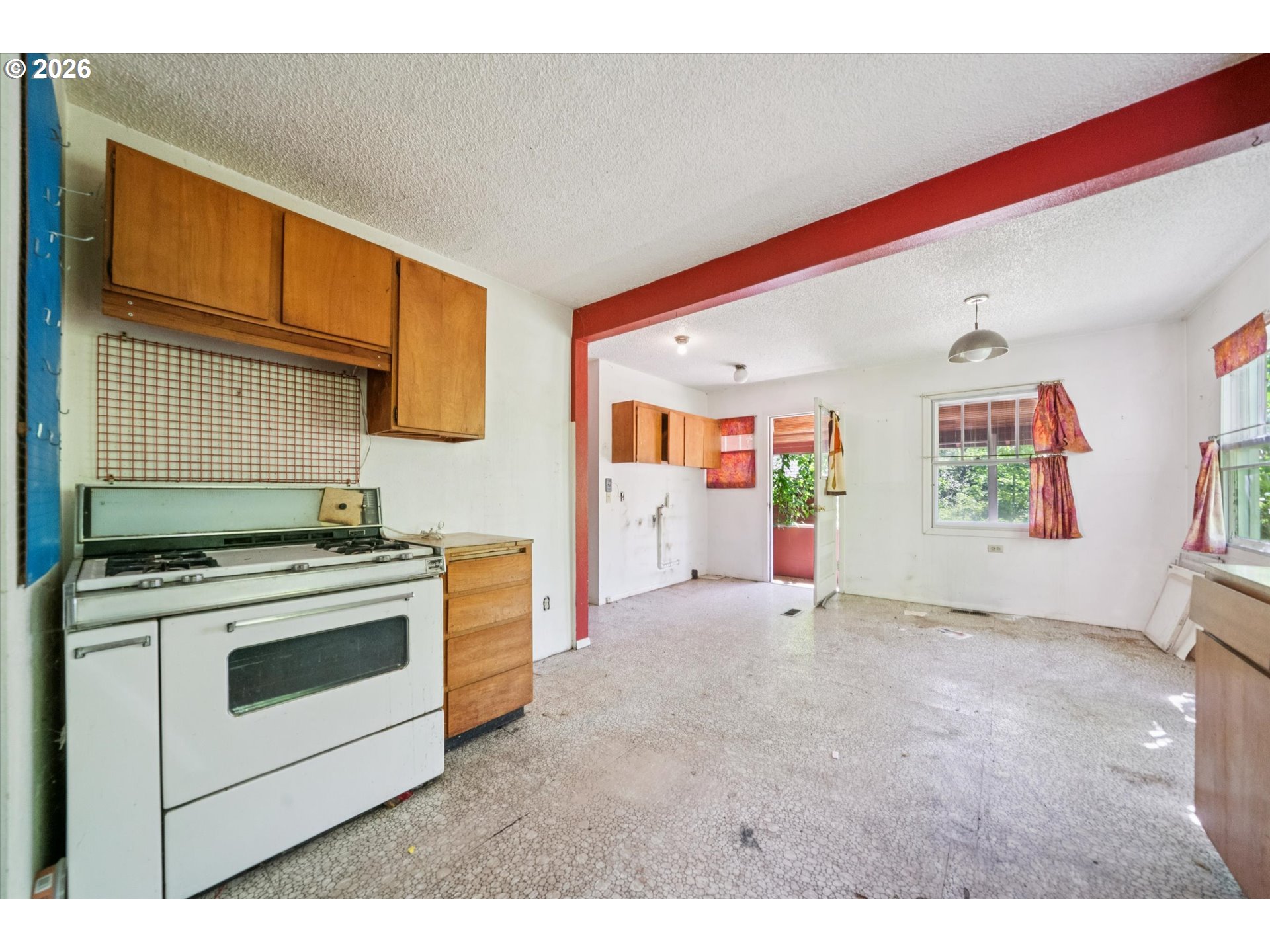 4450 Southwest 107th Avenue Beaverton, OR 97005 - Photo 13 of 34