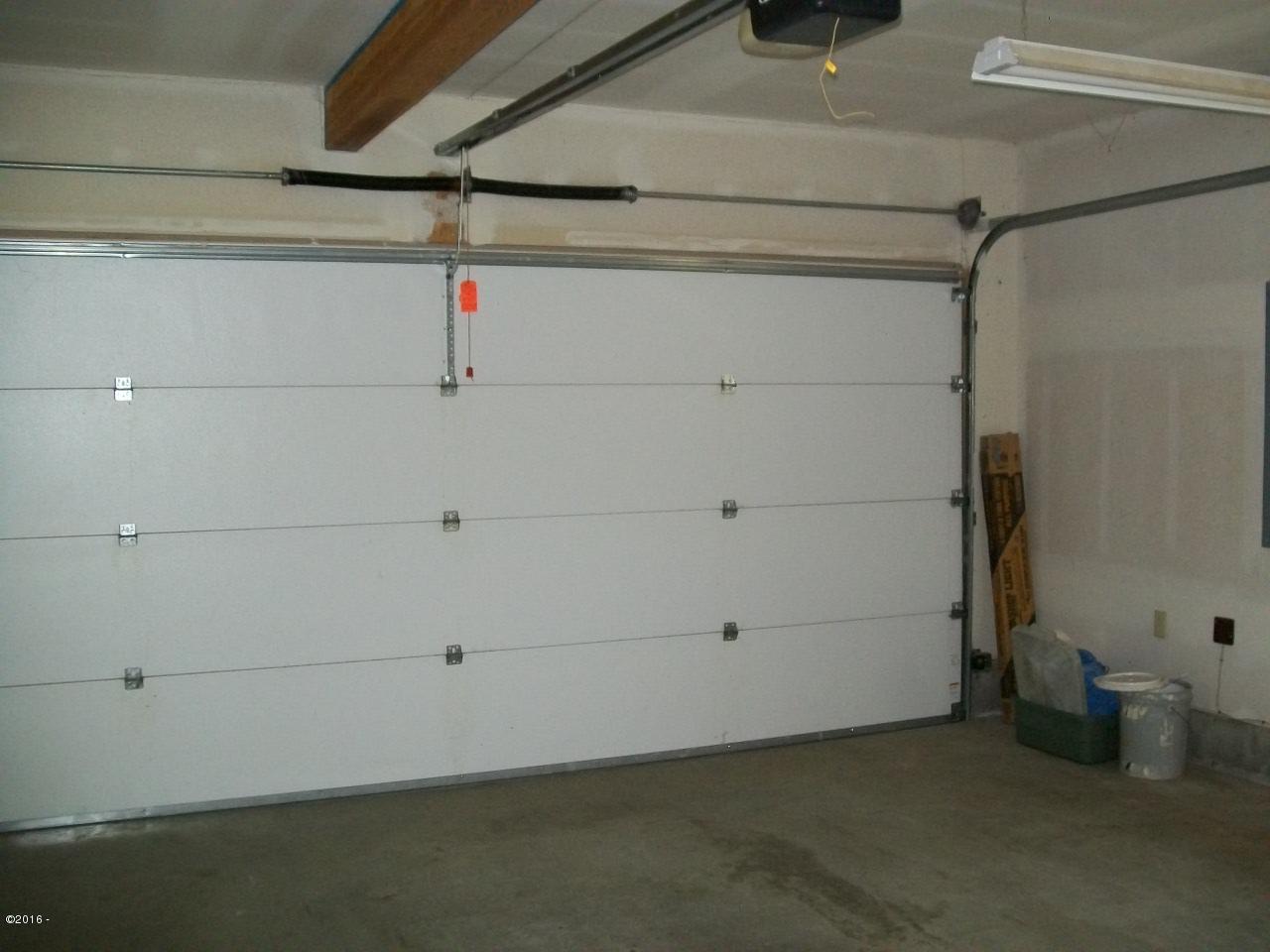 1133 Criteser Loop Toledo, OR 97391 - Photo 31 of 41 garage