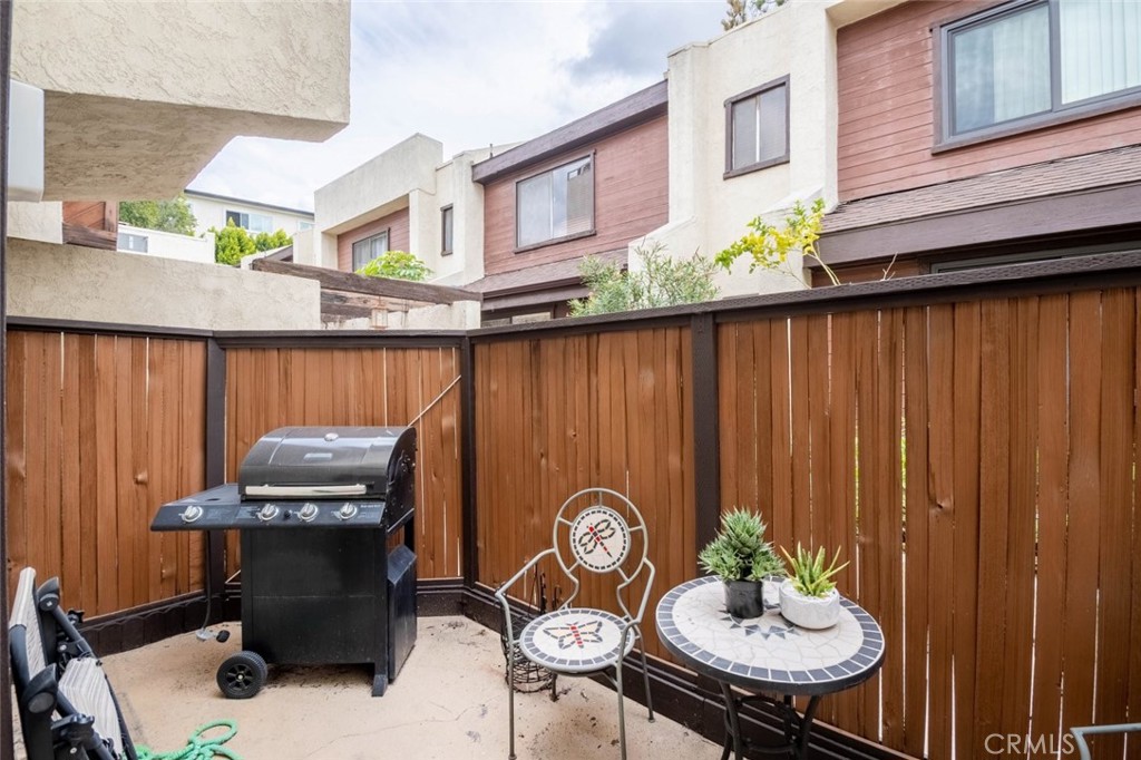 1244 Valley View Road, Unit 129 Glendale, CA 91202 - Photo 17 of 42 a backyard of a house with table and chairs