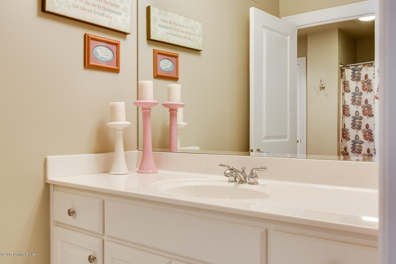 2901 Doe Ridge Court Prospect, KY 40059 - Photo 29 of 50 Jack-n-Jill Bath