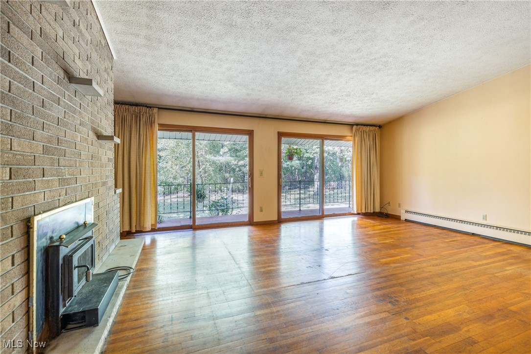 3529 Spring Valley Road Akron, OH 44333 - Photo 5 of 46