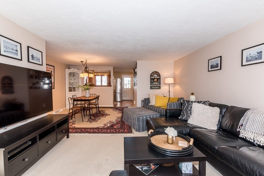 7 Washington Green, Unit 7 Walpole, MA 02032 - Photo 4 of 30