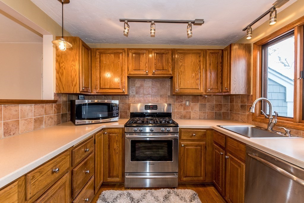 7 Washington Green, Unit 7 Walpole, MA 02032 - Photo 7 of 30