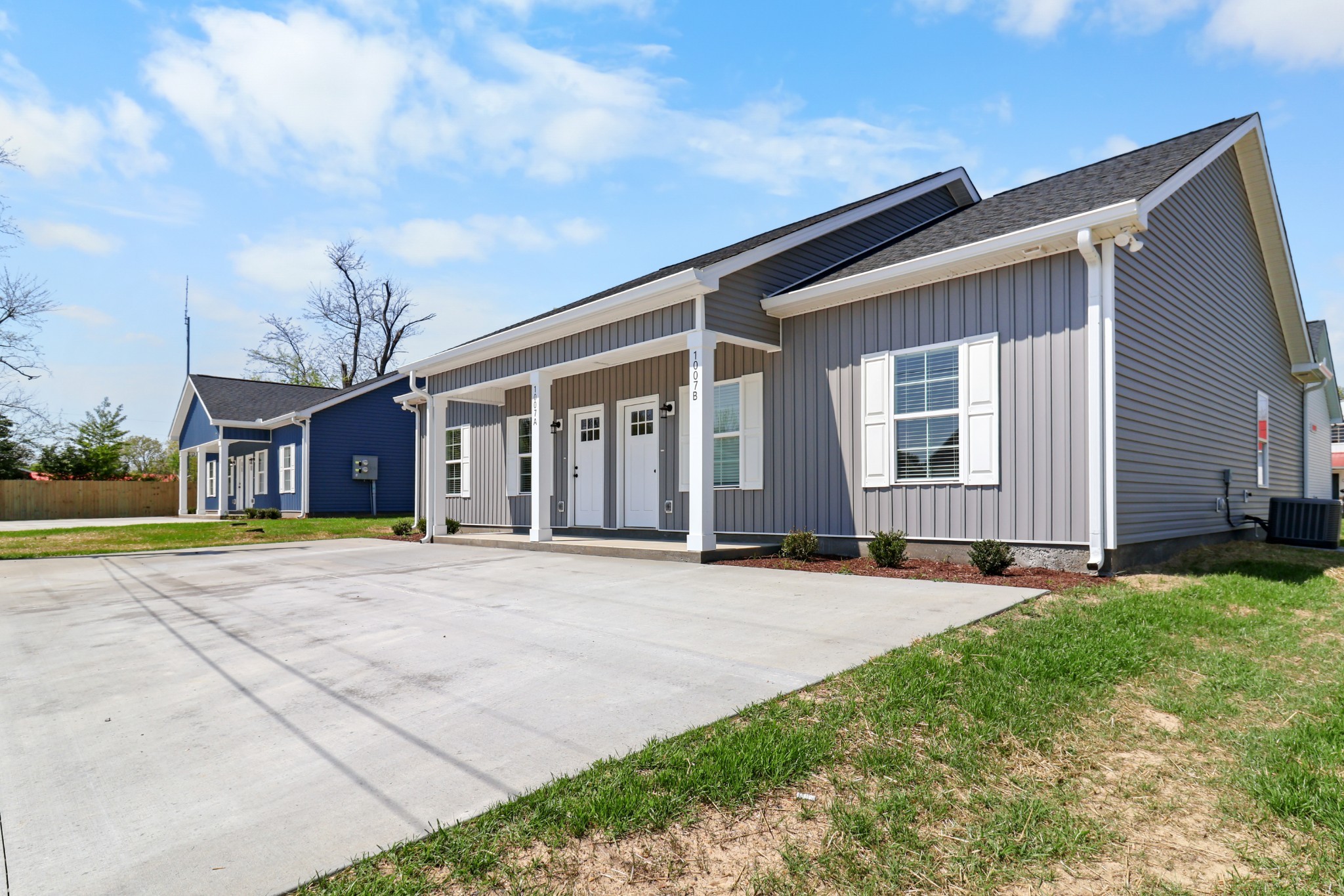 1007 Oak Street, Unit B Portland, TN 37148 - Photo 2 of 29 a front view of house with yard and green space