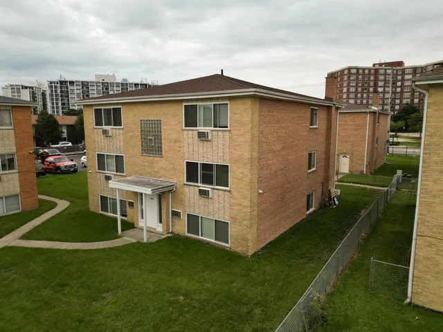 $1,595 | 9662 Golf Terrace, Unit 2E, Des Plaines, IL 60016