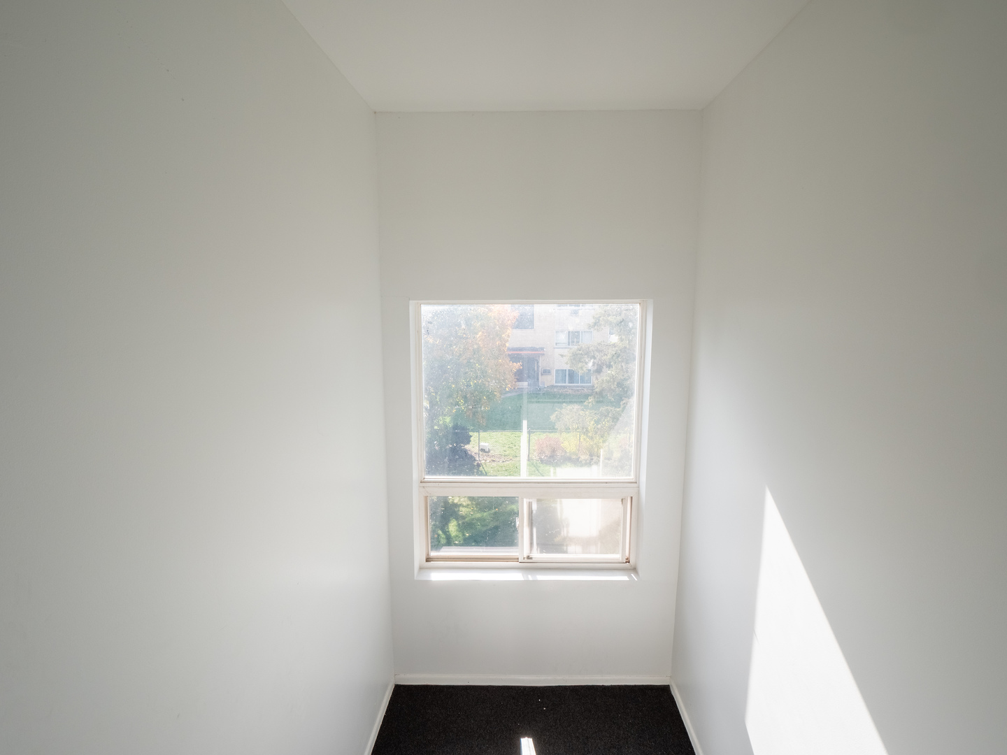 9662 Golf Terrace, Unit 2E Des Plaines, IL 60016 - Photo 20 of 24 an empty room with a window