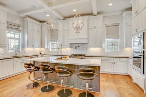 $999,900 | 803 Blackshire Lane, Houston, TX 77055